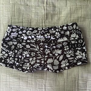 Fleo Monochrome Floral Pattern Shorts
